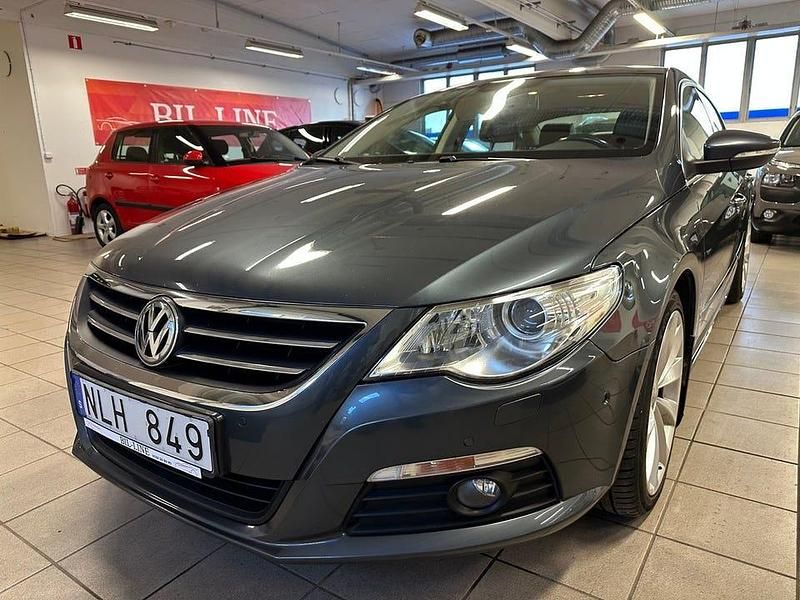 Mörkgrå Begagnad 2011 VW CC Sedan | 89 900 kr (Marknadspris) - Bild 1/4