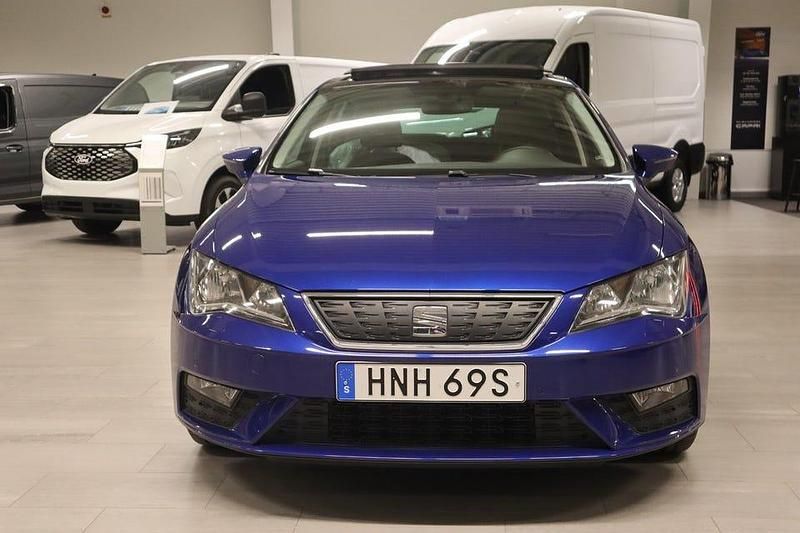 Begagnad Seat Leon Style 116 HK (85 kW) 2019 Blå Halvkombi