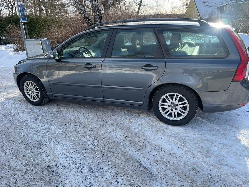Begagnad Volvo V50 125 HK (91 kW) 2009 Grå metallic Kombi