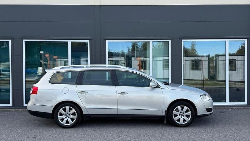 Silver Begagnad 2011 VW Passat Sportline Kombi | 59 400 kr (Superpris) - Bild 1/4
