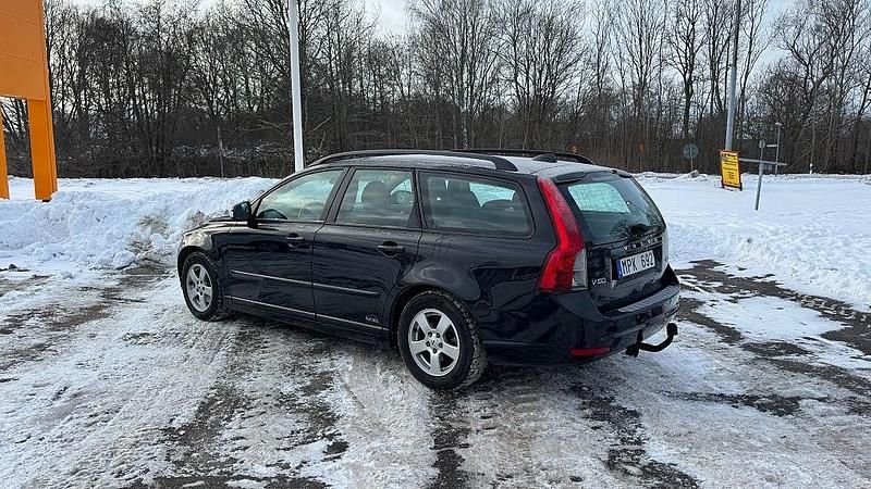 Begagnad Volvo V50 Momentum 116 HK (85 kW) 2011 Svart Kombi