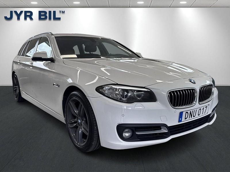 Vit Begagnad 2014 BMW 520 Kombi | 149 900 kr (Marknadspris) - Bild 1/4