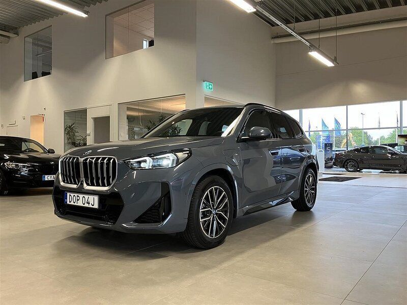Grå/silver Ny 2024 BMW X1 Efficient Dynamics SUV | 684 900 kr (Dyr) - Bild 1/4