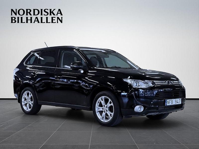 Svart Begagnad 2012 Mitsubishi Outlander SUV | 99 795 kr (Marknadspris) - Bild 1/4