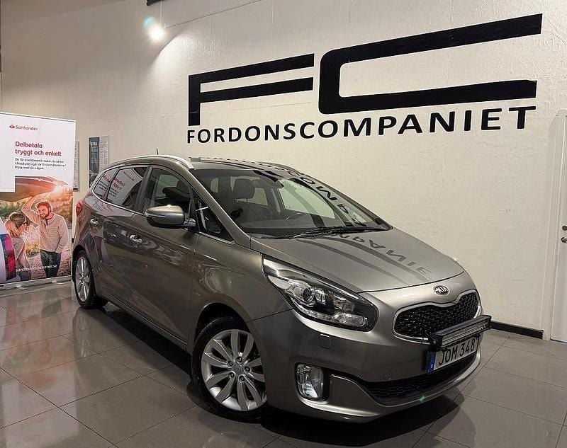 Grå Begagnad 2014 Kia Carens Minibuss | 99 900 kr (Lite dyr) - Bild 1/4