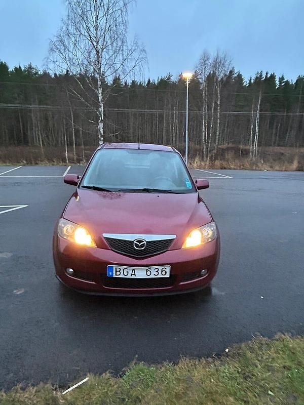Begagnad Mazda 2 75 HK (55 kW) 2006 Halvkombi