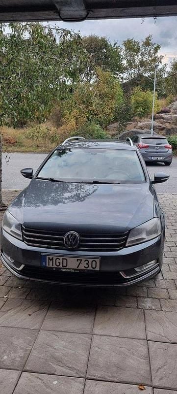 Grå Begagnad 2012 VW Passat Kombi | 55 000 kr (Superpris) - Bild 1/4