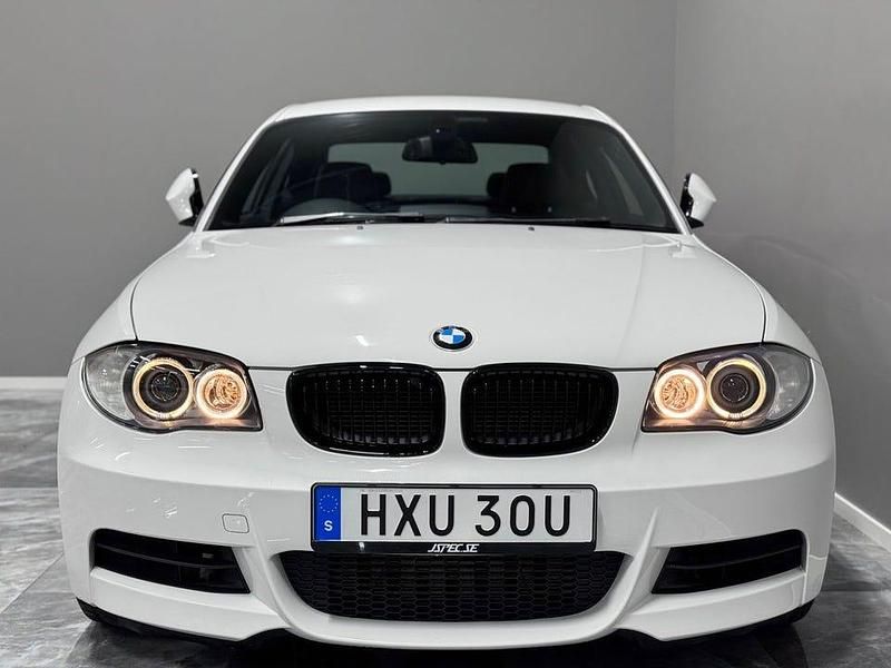 Begagnad BMW 135 M Sport 306 HK (225 kW) 2011 Vit Halvkombi