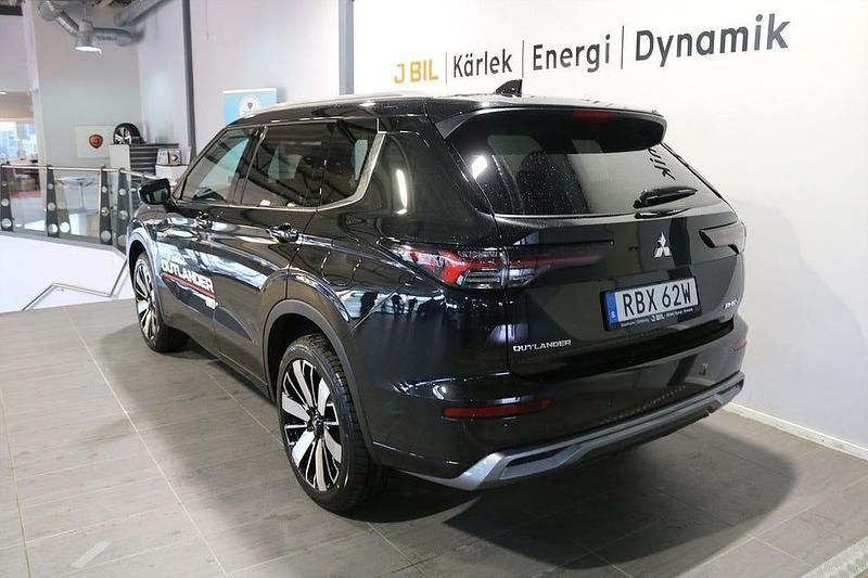 Begagnad Mitsubishi Outlander Instyle 306 HK (225 kW) 2025 Black diamond SUV