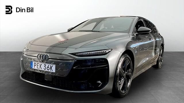 Daytonagrå pärleffekt Begagnad 2025 Audi A6 e-tron S-Line Kombi | 699 000 kr (Marknadspris) - Bild 1/4