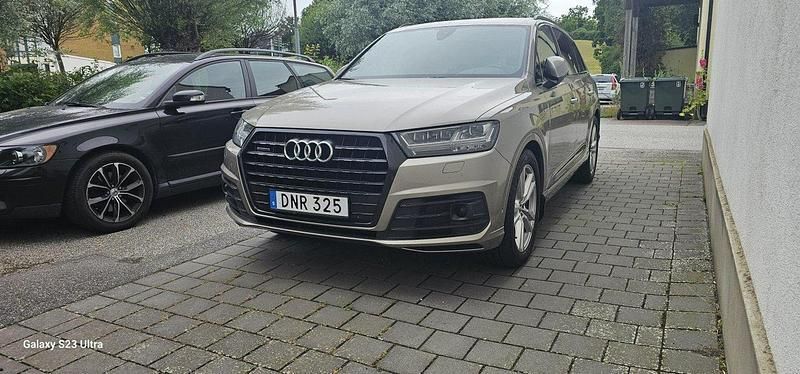 Brun Begagnad 2017 Audi Q7 S-Line SUV | 309 000 kr (Marknadspris) - Bild 1/4