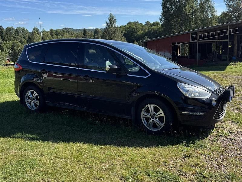 Svart Begagnad 2014 Ford S-MAX Business Edition Minibuss | 35 000 kr (Superpris) - Bild 1/4