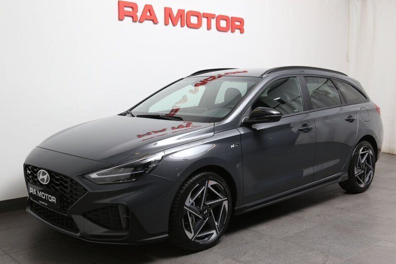 Grå Ny 2024 Hyundai i30 N Line Kombi | 338 900 kr (Dyr) - Bild 1/4