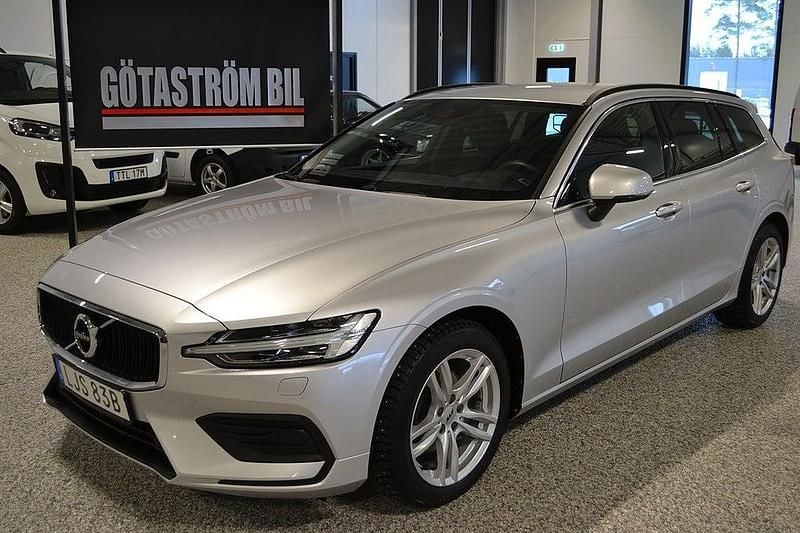 Silvermetallic metallic Begagnad 2021 Volvo V60 Momentum Kombi | 288 000 kr (Marknadspris) - Bild 1/4