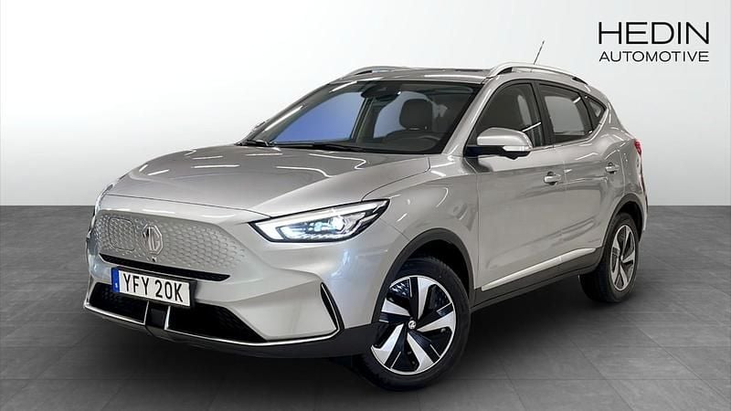 Grå (grey) Begagnad 2022 MG ZS Luxury Sedan | 249 900 kr (Bra pris) - Bild 1/4