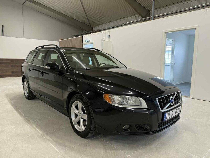 Svart Begagnad 2010 Volvo V70 Kombi | 69 900 kr (Marknadspris) - Bild 1/4