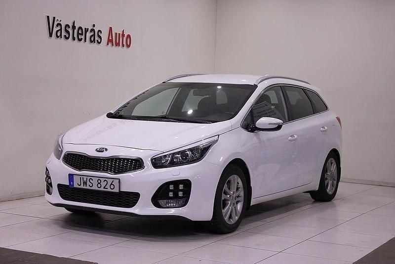 Vit Begagnad 2018 Kia Ceed Sportswagon GT-Line Kombi | 109 000 kr (Marknadspris) - Bild 1/4