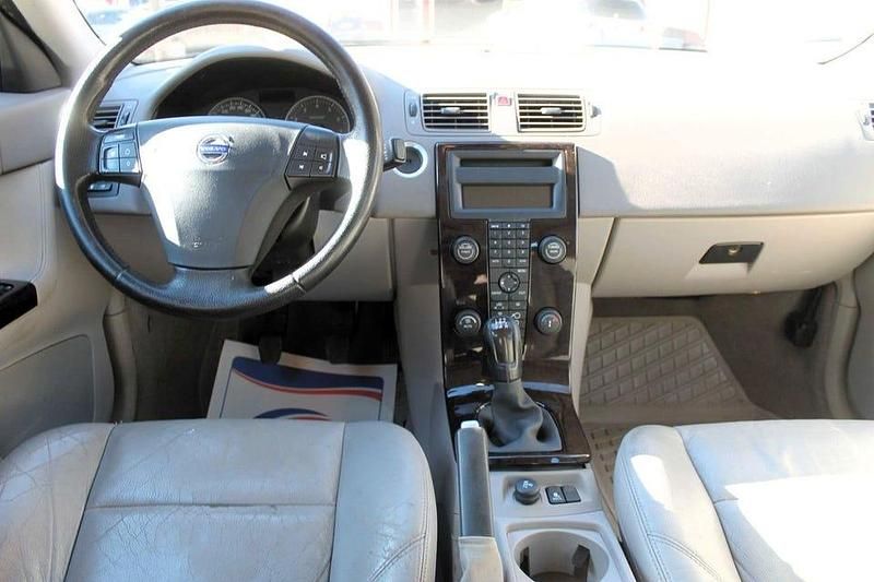 Begagnad Volvo S40 Kinetic 140 HK (102 kW) 2005 Röd Sedan