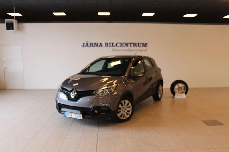 Grå Begagnad 2013 Renault Captur SUV | 99 900 kr (Marknadspris) - Bild 1/4