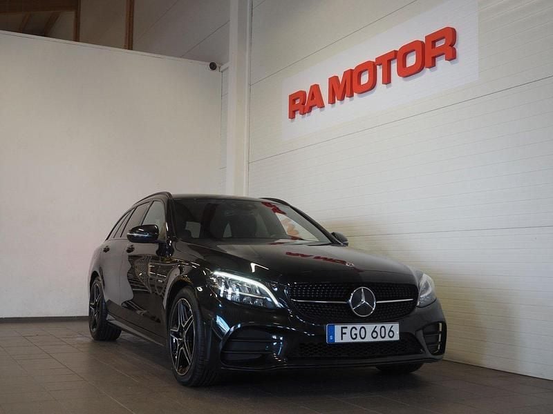 Svart Begagnad 2021 Mercedes C220 AMG Kombi | 299 900 kr (Marknadspris) - Bild 1/3