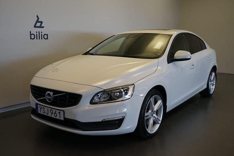 Vit Begagnad 2017 Volvo S60 Standard Sedan | 169 500 kr (Marknadspris) - Bild 1/3