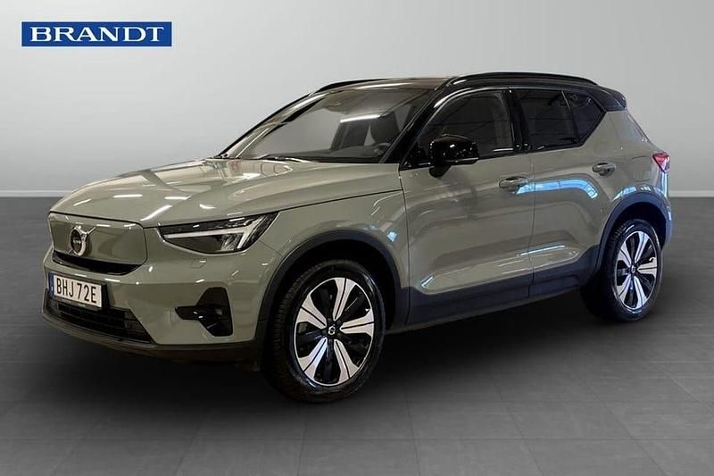 Grön Begagnad 2023 Volvo XC40 Plus SUV | 369 900 kr - Bild 1/4
