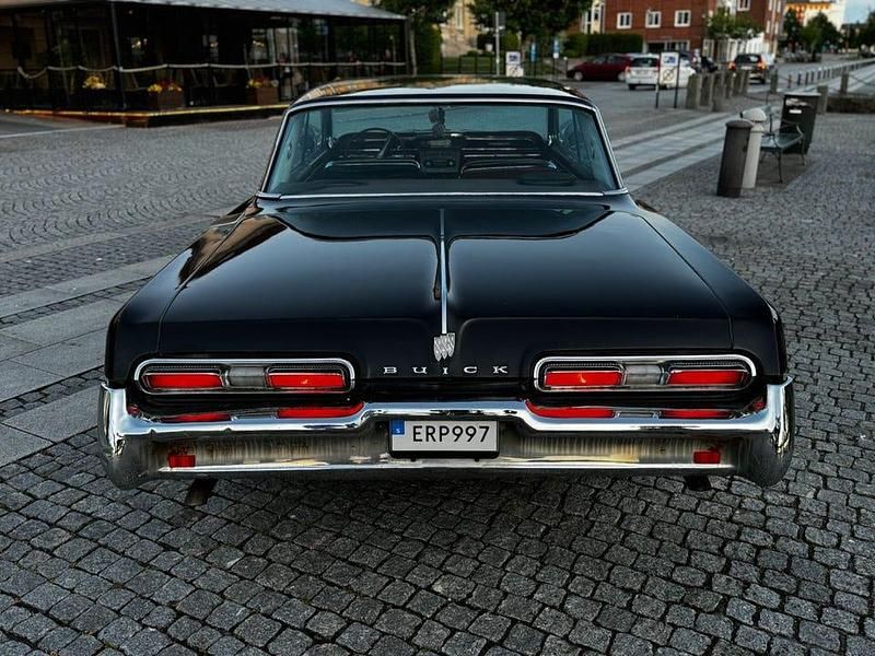 Begagnad Buick Electra 225 330 HK (242 kW) 1962 Svart Sportkupé