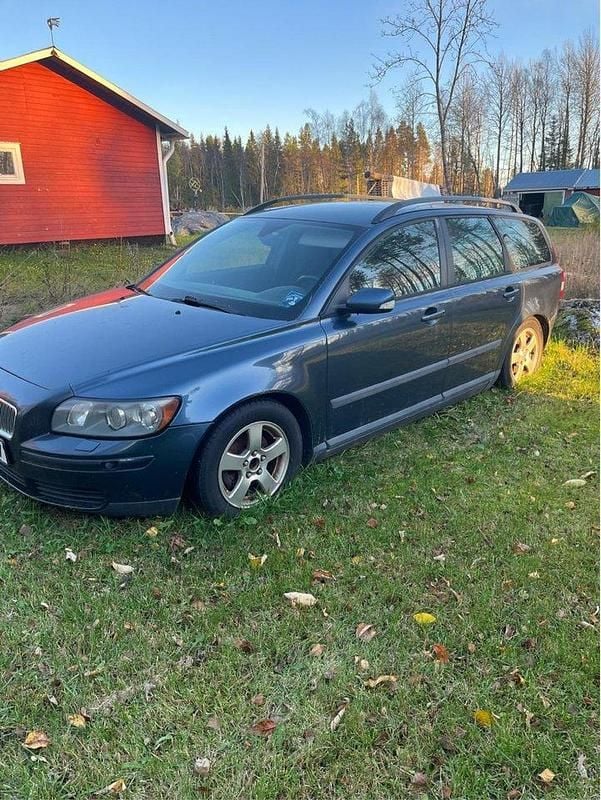 Blå Begagnad 2005 Volvo V50 Kombi | 4 000 kr (Superpris) - Bild 1/2