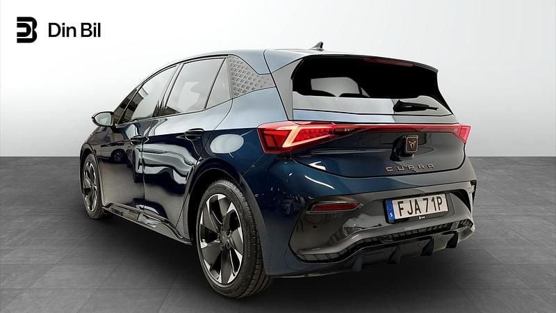 Begagnad Cupra Born e-Boost 169 kW (231 HK) 2025 Blå Halvkombi