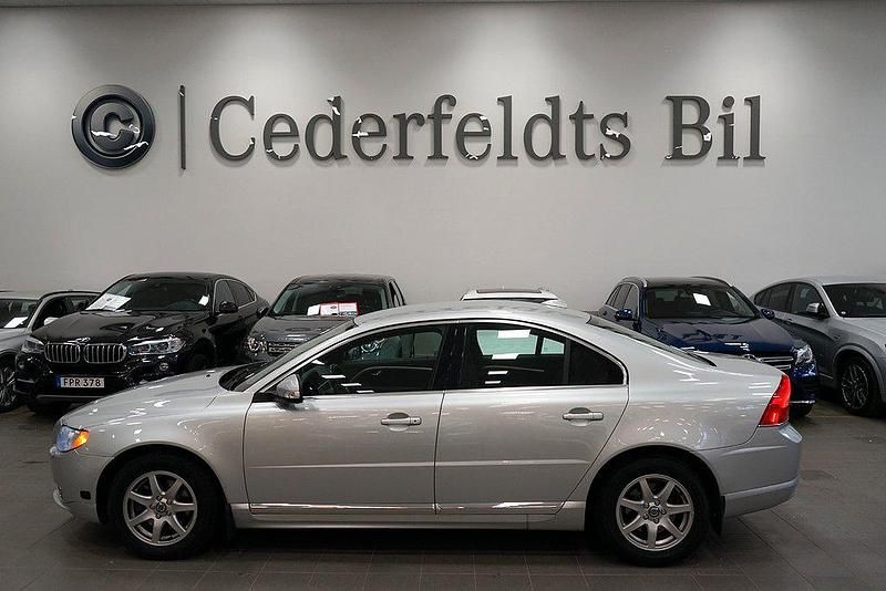 Ljusgrå Begagnad 2009 Volvo S80 Momentum Sedan | 109 900 kr (Lite dyr) - Bild 1/4