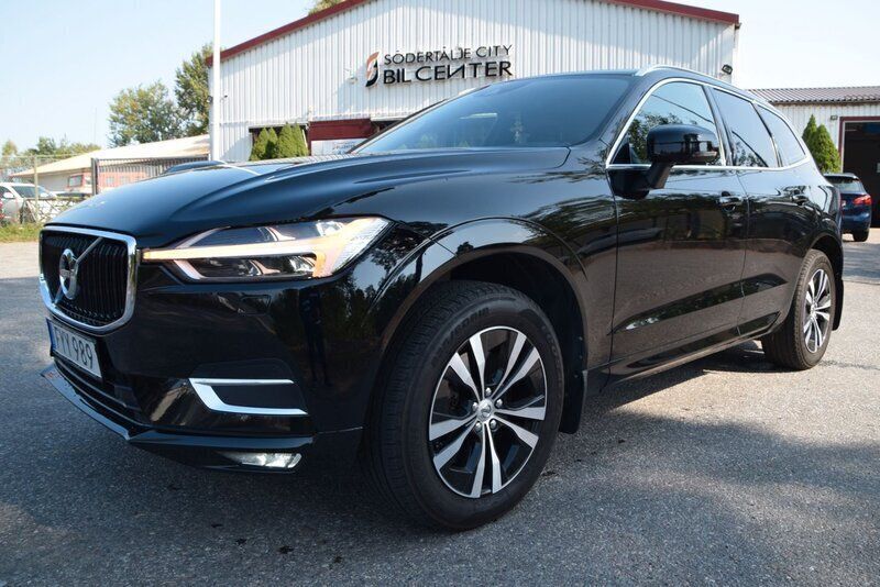 Svart Begagnad 2018 Volvo XC60 Momentum SUV | 329 900 kr (Lite dyr) - Bild 1/4