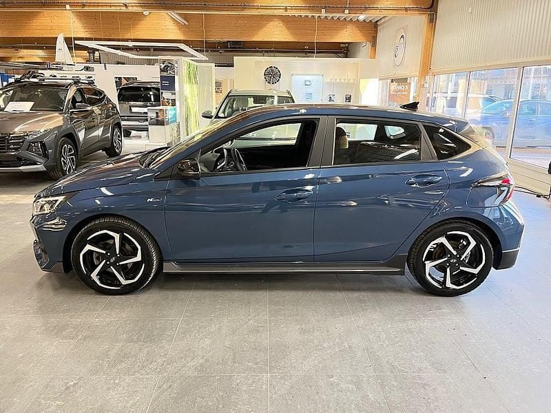 Begagnad Hyundai i20 N Line 101 HK (74 kW) 2024 Blå metallic Halvkombi