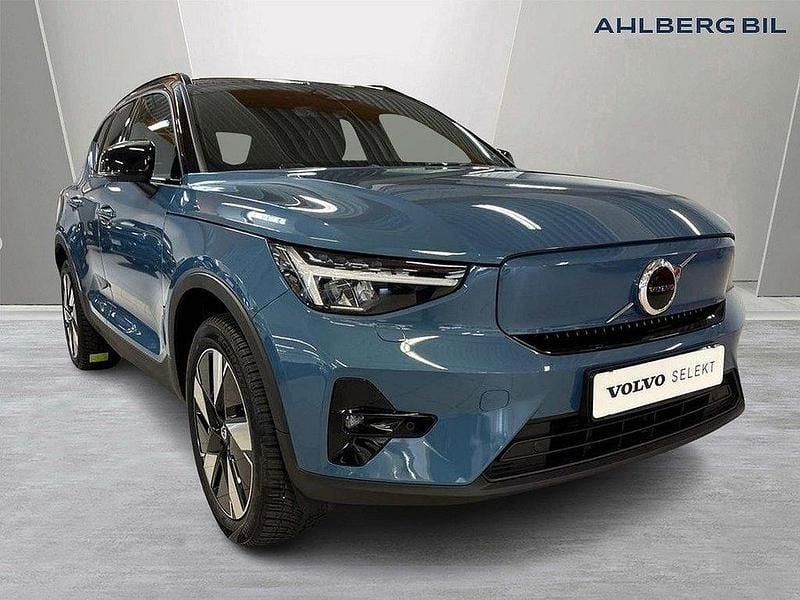 Blå Begagnad 2023 Volvo XC40 Plus SUV | 439 500 kr - Bild 1/4