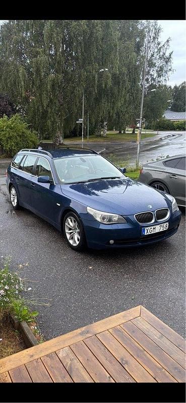 Blå Begagnad 2006 BMW 525 Kombi | 54 000 kr (Marknadspris) - Bild 1/4