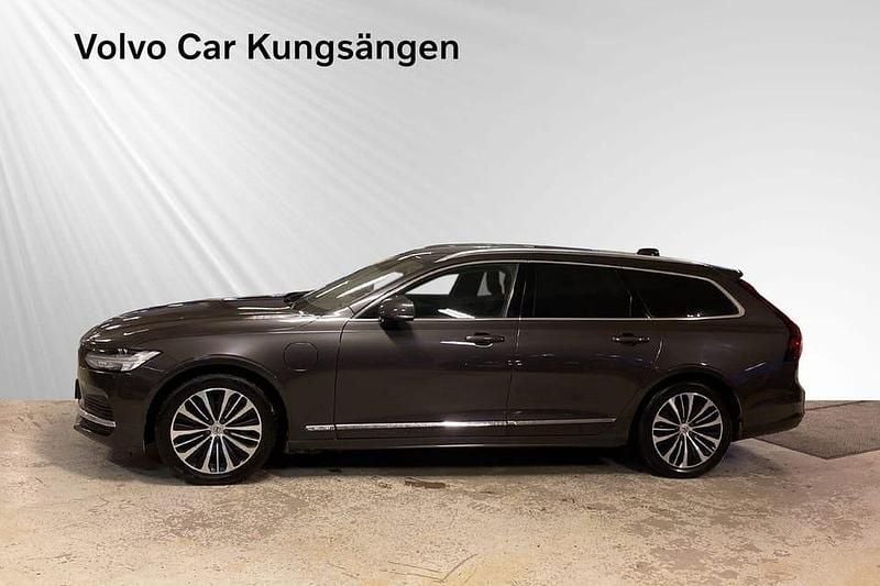 Begagnad Volvo V90 Core 355 HK (261 kW) 2023 Grå Kombi