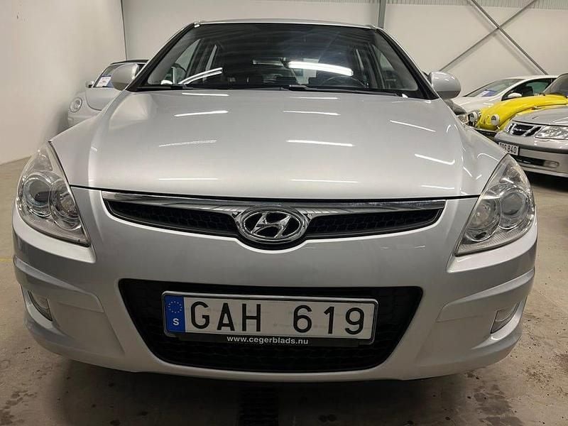 Begagnad Hyundai i30 122 HK (89 kW) 2008 Silver metallic
