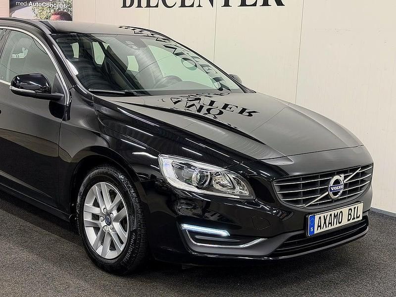Begagnad Volvo V60 Momentum 152 HK (111 kW) 2016 Svart Kombi
