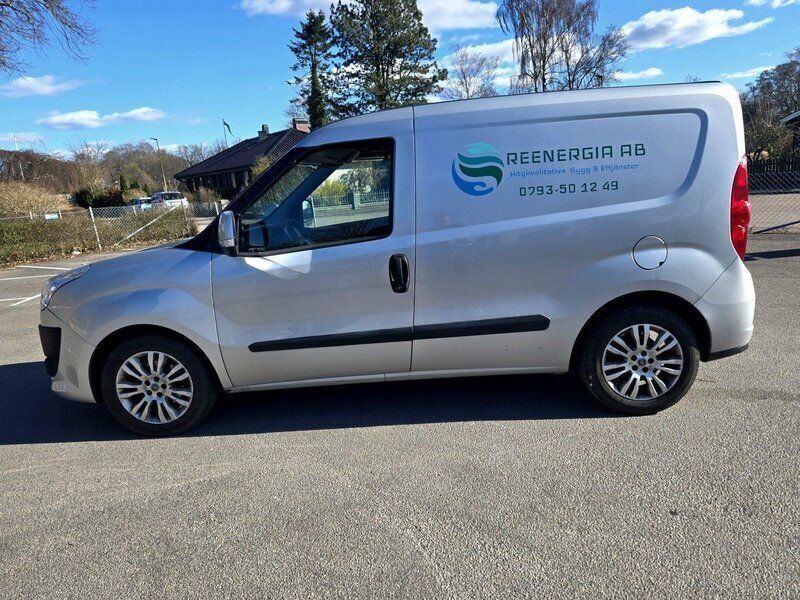 Grå Begagnad 2014 Fiat Doblò Minibuss | 29 500 kr (Superpris) - Bild 1/4