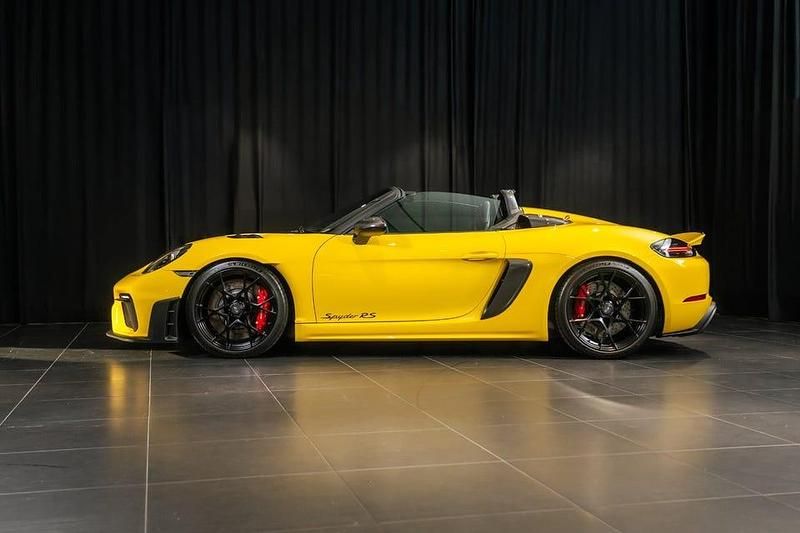 Begagnad Porsche 718 Spyder 500 HK (367 kW) 2023 Gul Cab