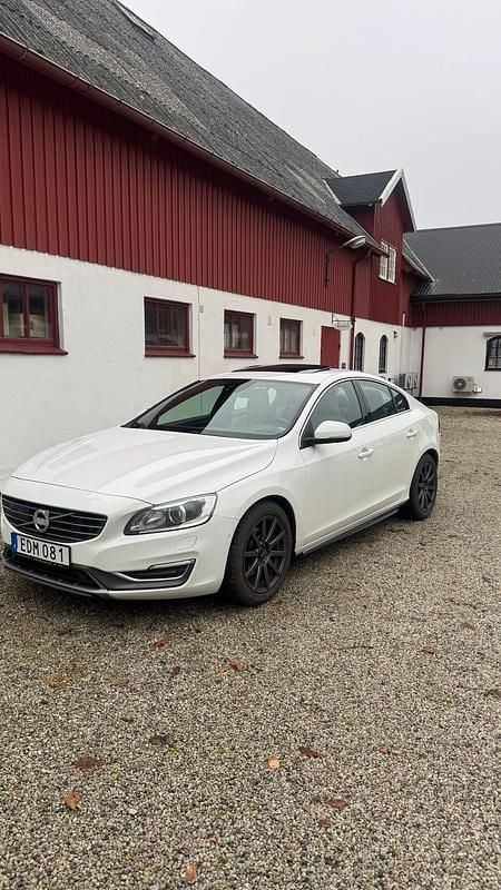 Begagnad 2014 Volvo S60 Summum Sedan | 105 000 kr (Marknadspris) - Bild 1/4