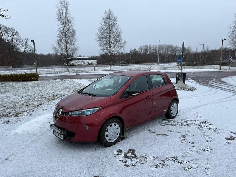 Intense red Begagnad 2017 Renault Zoe Halvkombi | 60 000 kr (Marknadspris) - Bild 1/4
