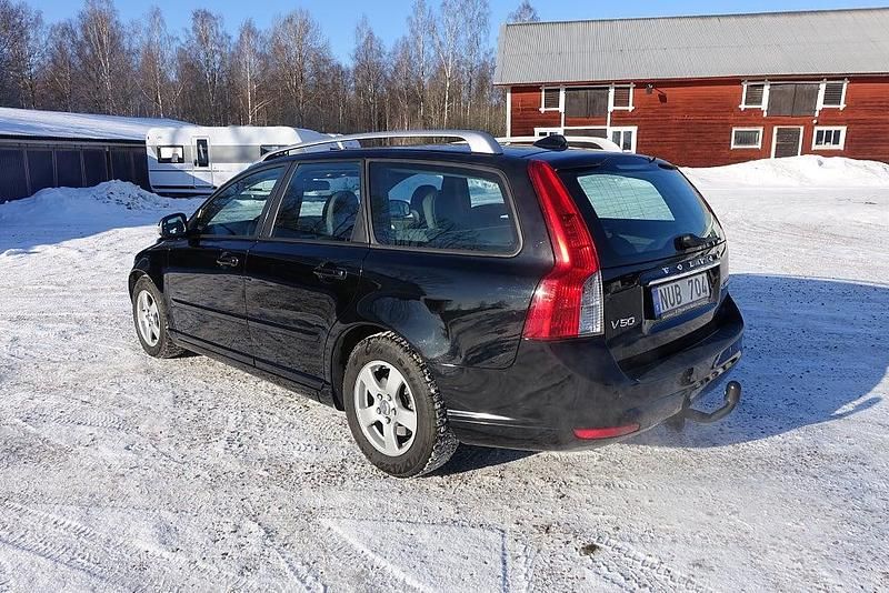 Begagnad Volvo V50 Momentum 116 HK (85 kW) 2011 Svart Kombi