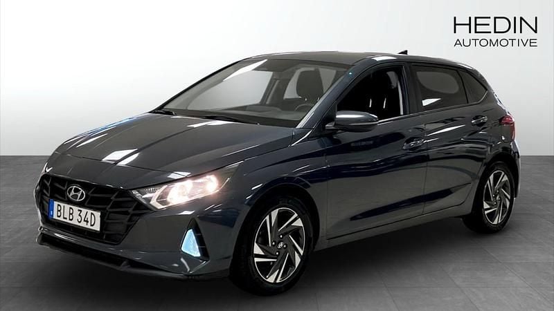 Grå (grey) Begagnad 2022 Hyundai i20 Halvkombi | 139 900 kr (Marknadspris) - Bild 1/4
