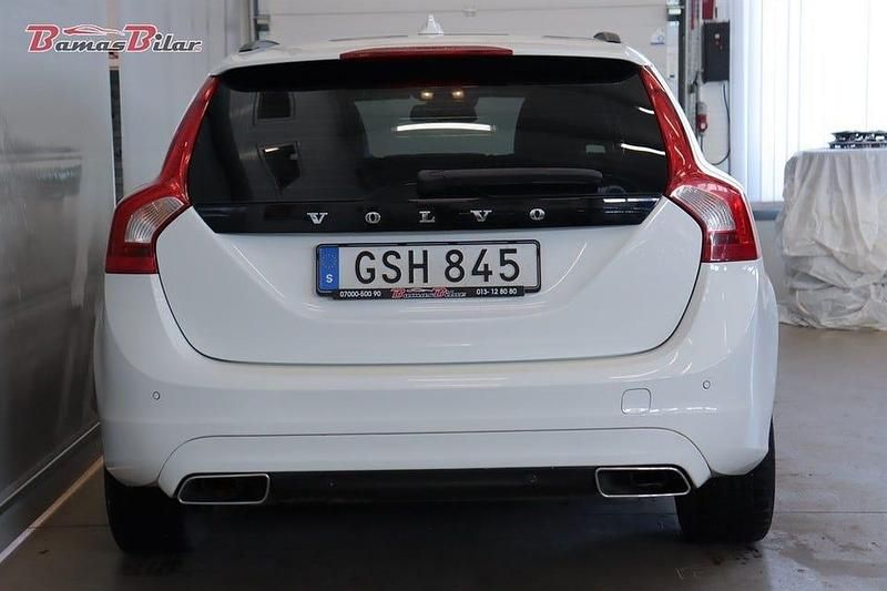 Begagnad Volvo V60 Momentum 150 HK (110 kW) 2016 Vit Kombi
