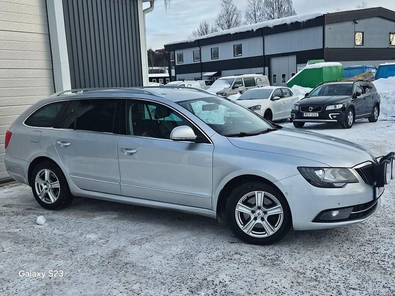 Begagnad Skoda Superb Elegance 170 HK (125 kW) 2015 Silver Kombi