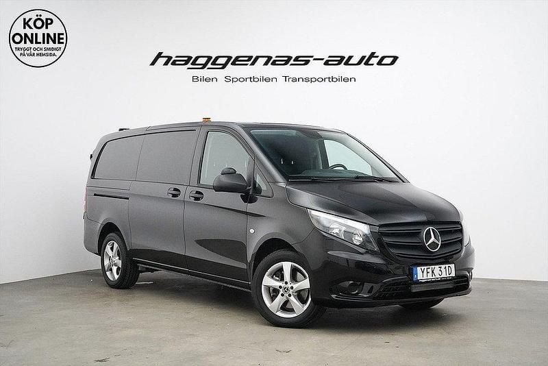 Svart Begagnad 2022 Mercedes Vito Minibuss | 479 000 kr (Marknadspris) - Bild 1/4