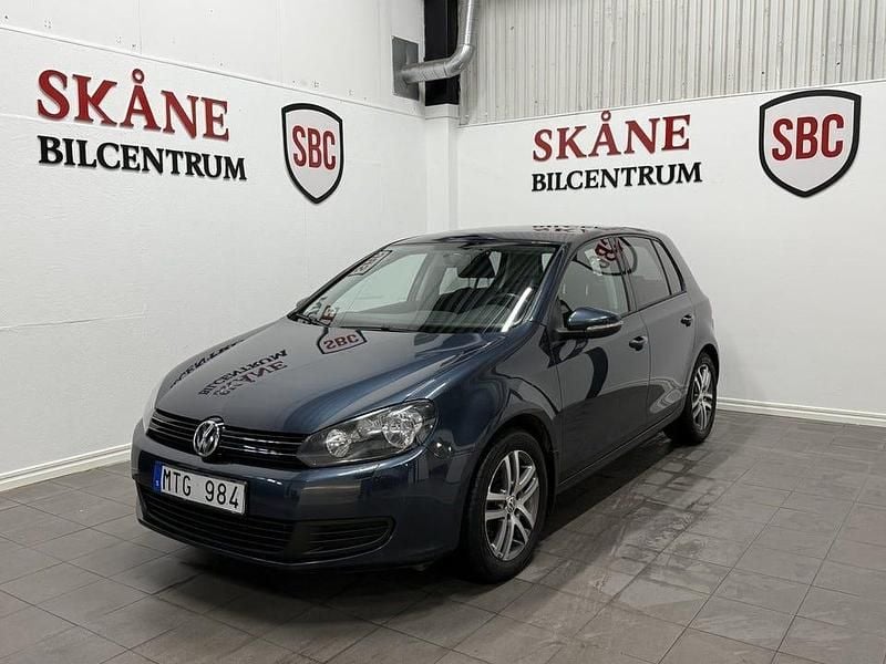 Mörkgrå Begagnad 2012 VW Golf VII Halvkombi | 69 900 kr (Superpris) - Bild 1/4