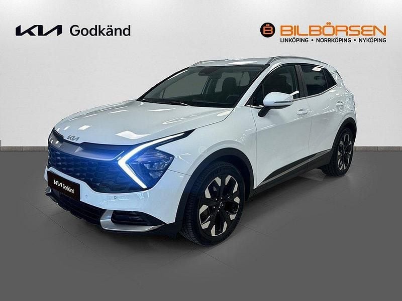 Vit (/wd/ casa white s) Begagnad 2022 Kia Sportage SUV | 339 900 kr (Marknadspris) - Bild 1/4