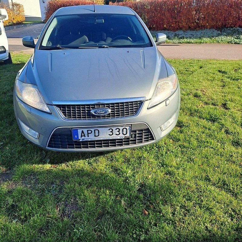 Grå Begagnad 2008 Ford Mondeo Halvkombi | 32 000 kr (Marknadspris) - Bild 1/4