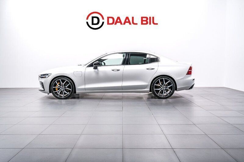 Vit Begagnad 2021 Volvo S60 Sedan | 439 700 kr (Bra pris) - Bild 1/4
